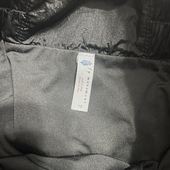 FREE PEOPLE MOVEMENT THE WAY HOME Womens Small Black Pull On Lined Shorts - Picture 5 of 5